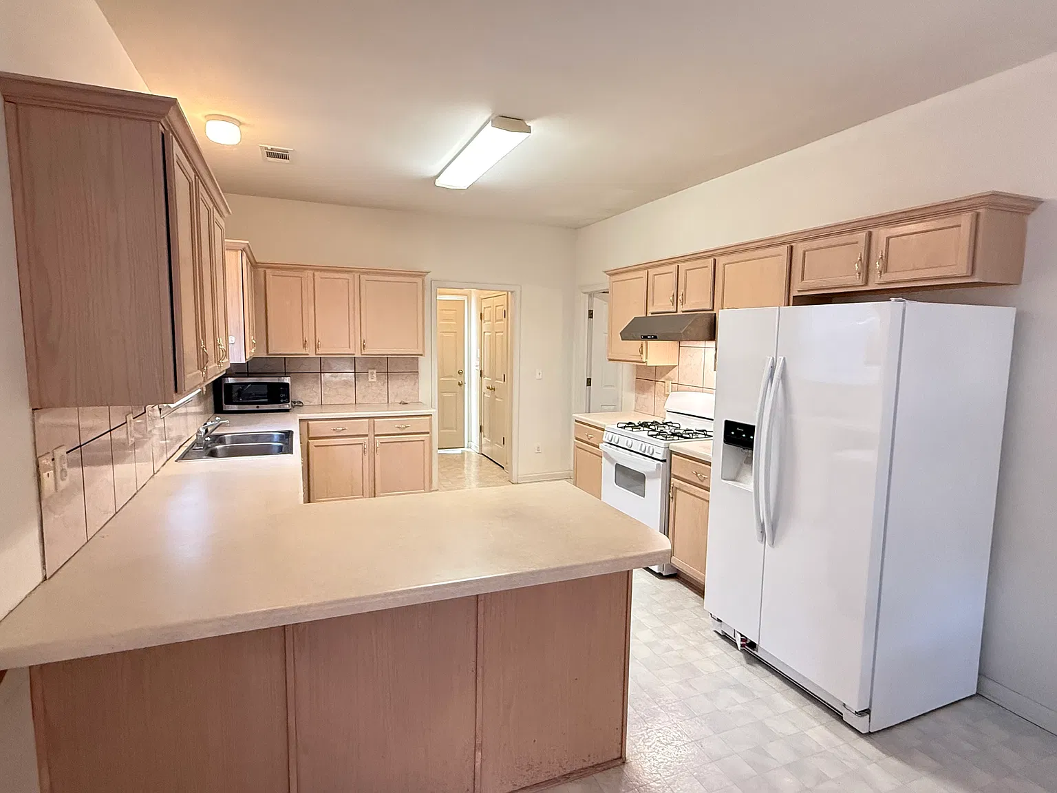 4 bed, 3.5 bath, 2179 sqft, $2,200 — Photo 4