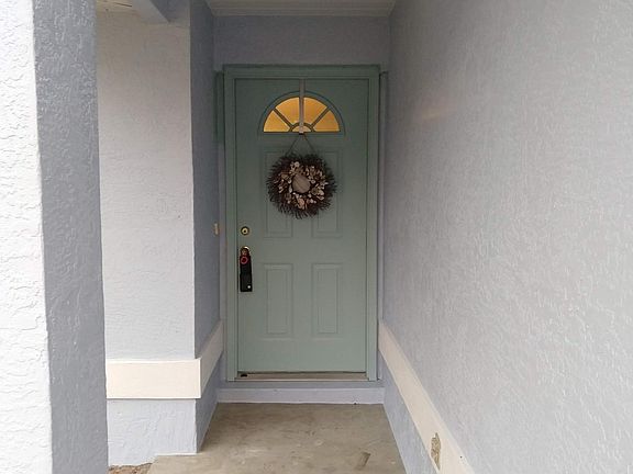 2nd image of 206 Marion Oaks Trl