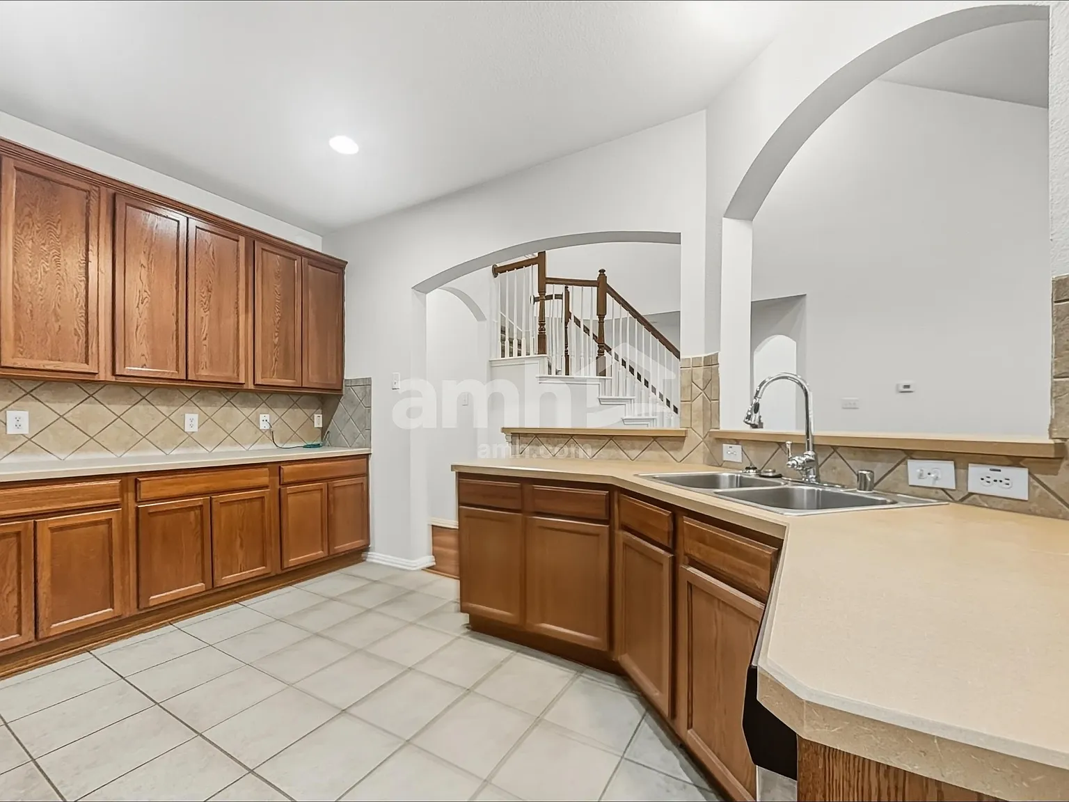 4 bed, 3.5 bath, 2667 sqft, $2,480 — Photo 4