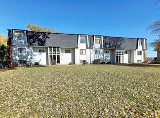 2450 Shaker Ct #2, Bettendorf, IA