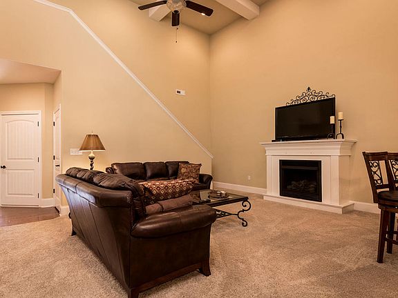 3rd image of 949 Bishop Knoll Ln