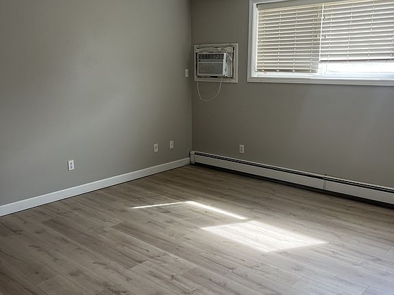 4th image of 104 6th St NE #11491478