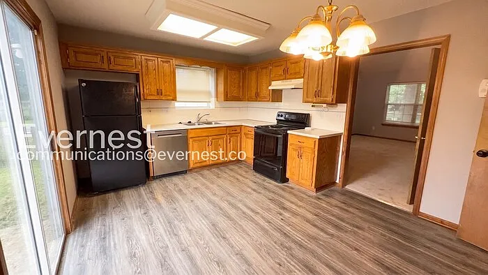 1041 Dean Dr — Photo 4