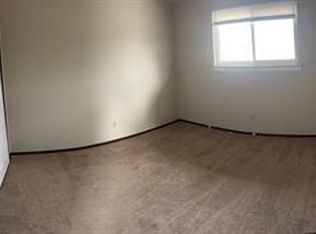 805 W Pine Hill Ln, Peoria, IL 61614