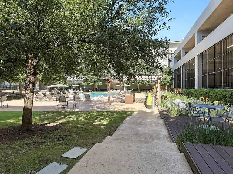 Villages at Domain — Photo 25
