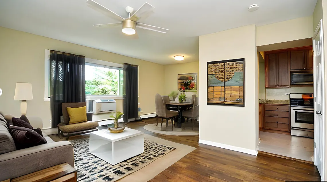 1415 W Pratt Blvd — Photo 1