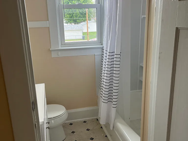 1110 S Starr Ave — Photo 4