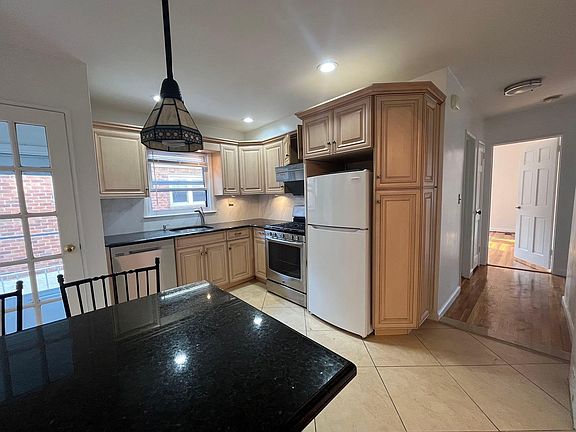 4th image of 204-15 42nd Ave #1
