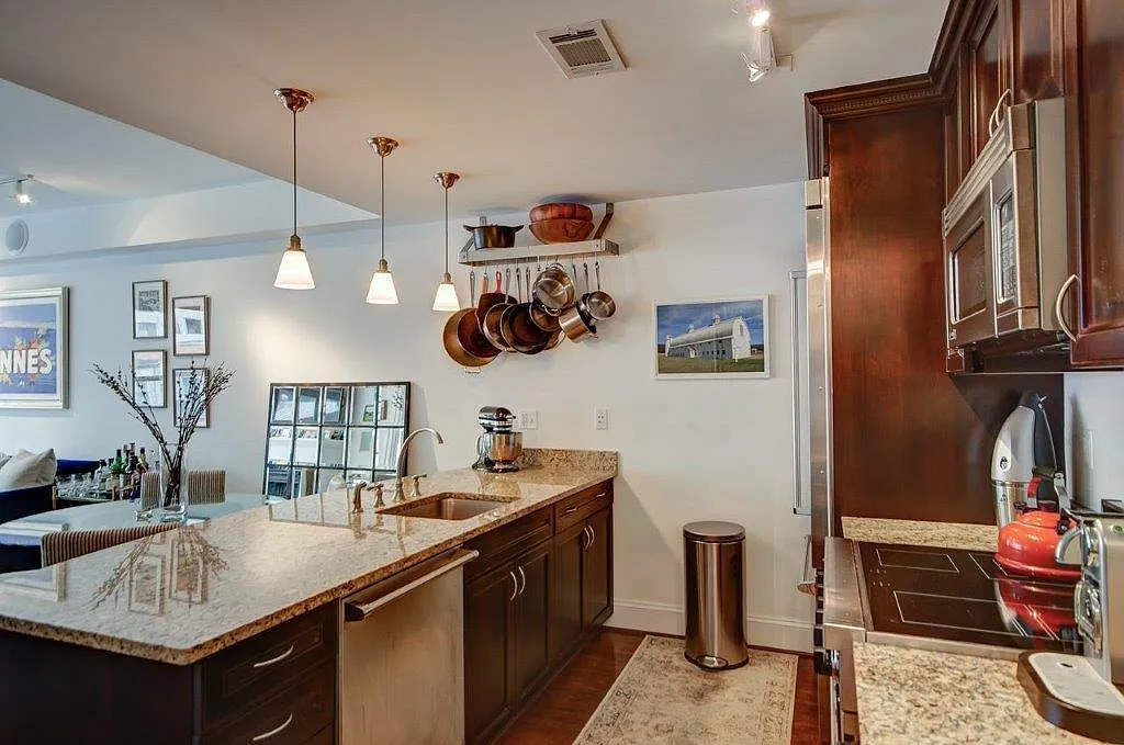 2 bed, 1000 sqft, $4,500 — Photo 3