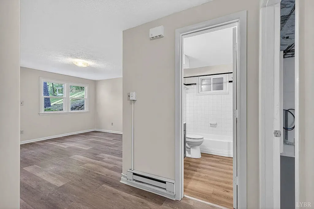 2-Bedroom Near Randolph & Liberty! — Photo 4