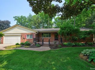 5614 Warbler Dr, Clarkston, MI