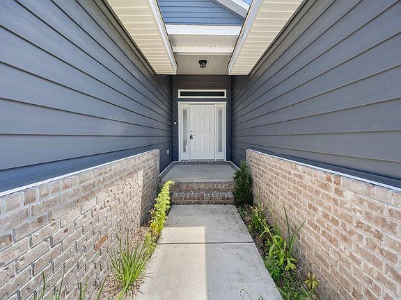 2nd image of 8129 Majestic Cypress Dr