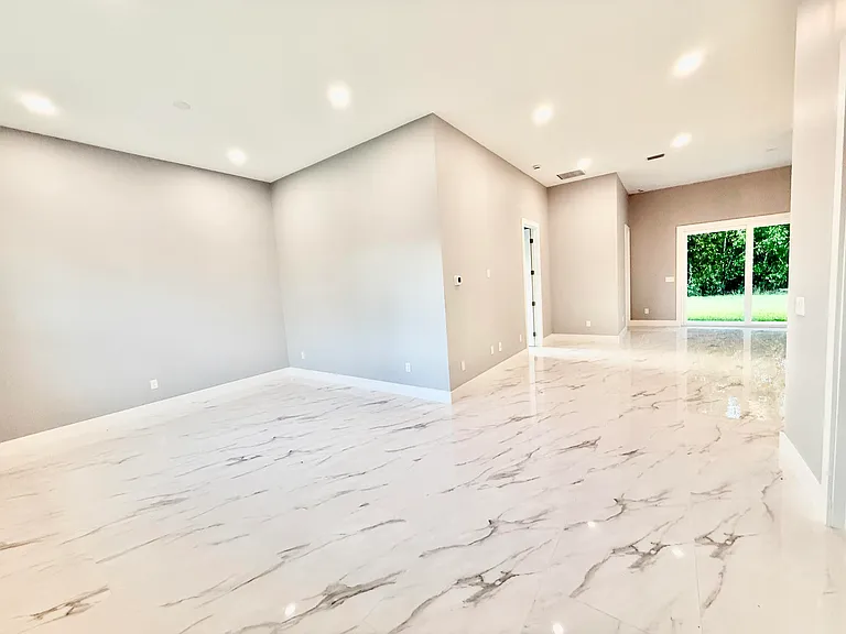 675 NE Moss Rose Pl — Photo 23
