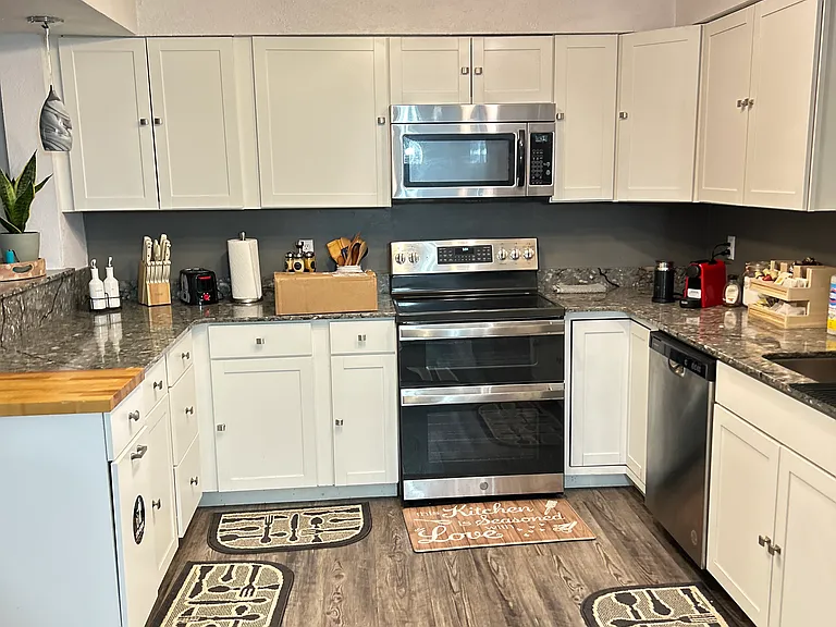 Manor Glenn Ct — Photo 2