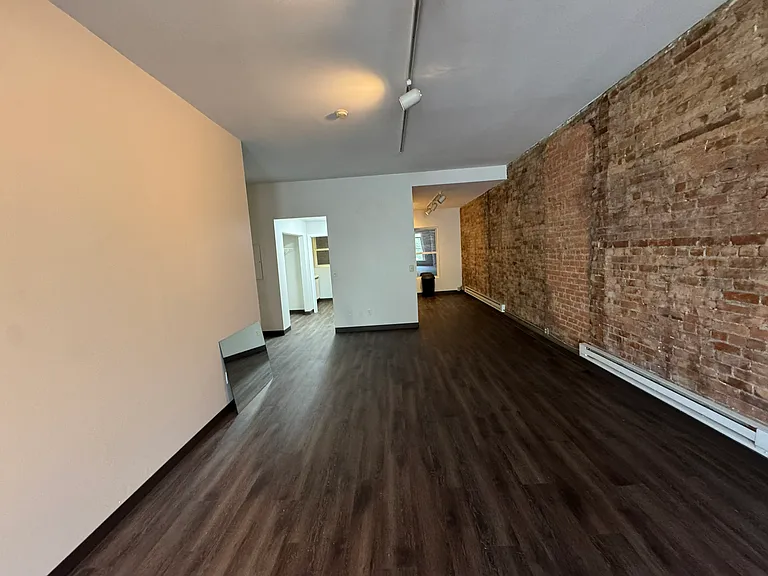 120-122 E 3rd St #2 — Photo 5