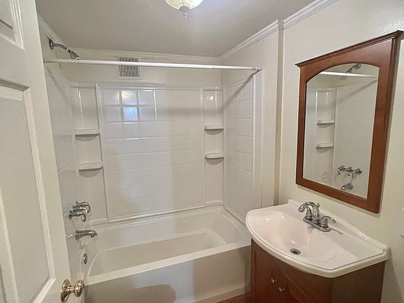 3rd image of 1000 S Main St NE Unit B