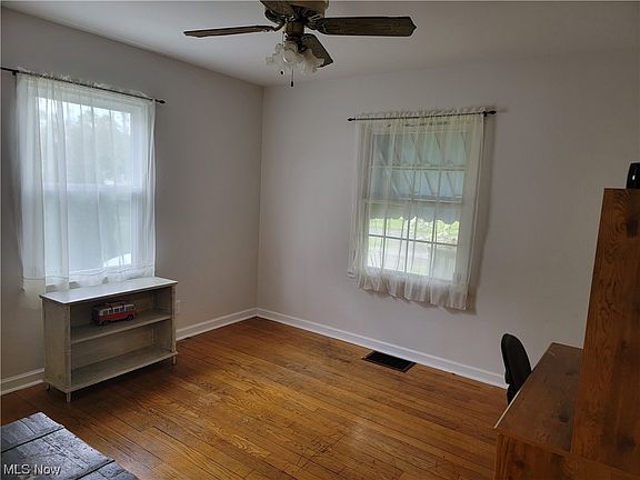 5th image of 854 E Avondale Ave