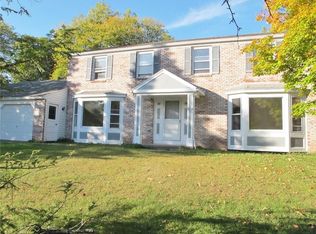 71 Framingham Ln, Pittsford, NY 14534