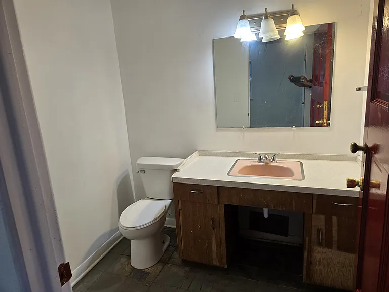 1117 S Saxby Ave — Photo 11