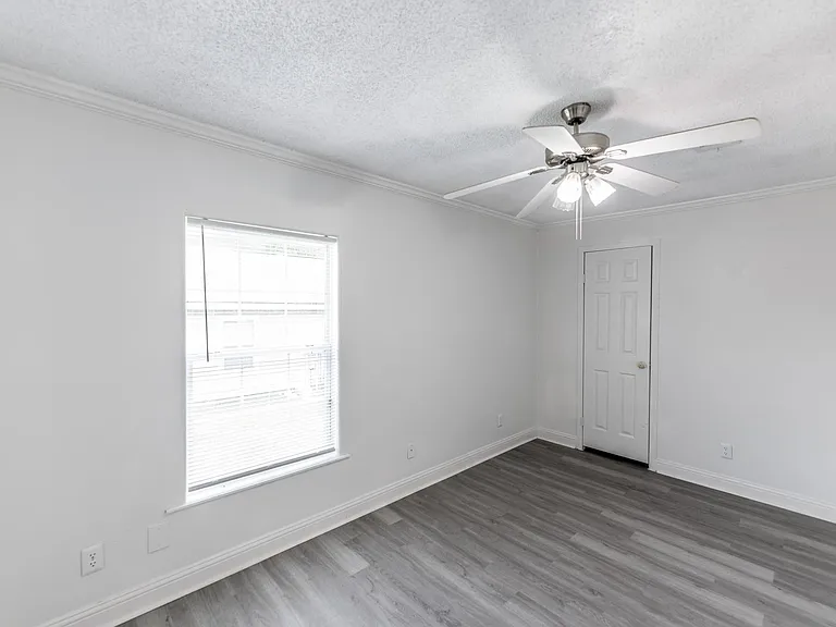 114 Varsity Dr — Photo 20