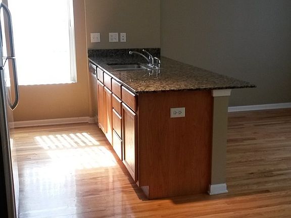 4th image of 343 E 25th Pl #18-B