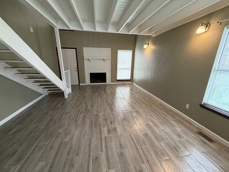 1011 Chartrand Ave — Photo 4