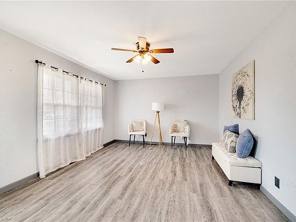 5th image of 9417 Richmond Ave