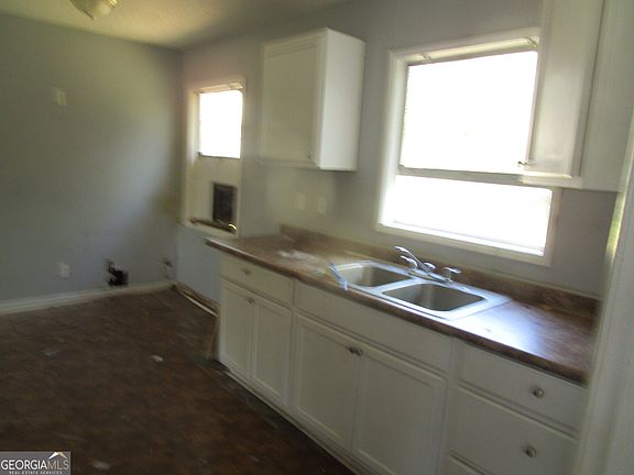 5th image of 3480 Travis Blvd