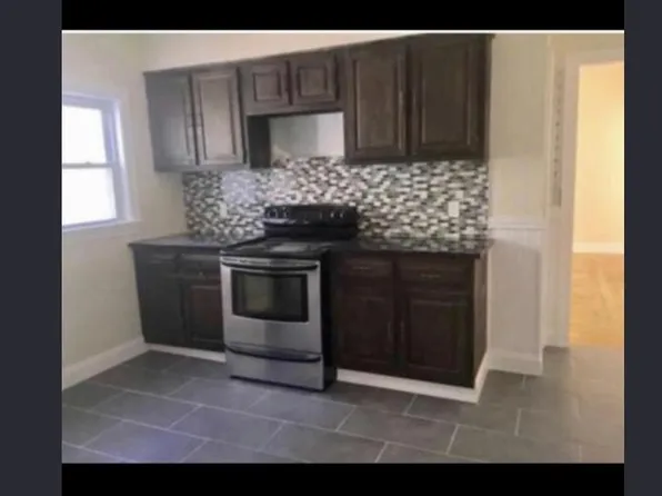 1211 Middlesex St #1, Lowell, MA 01851