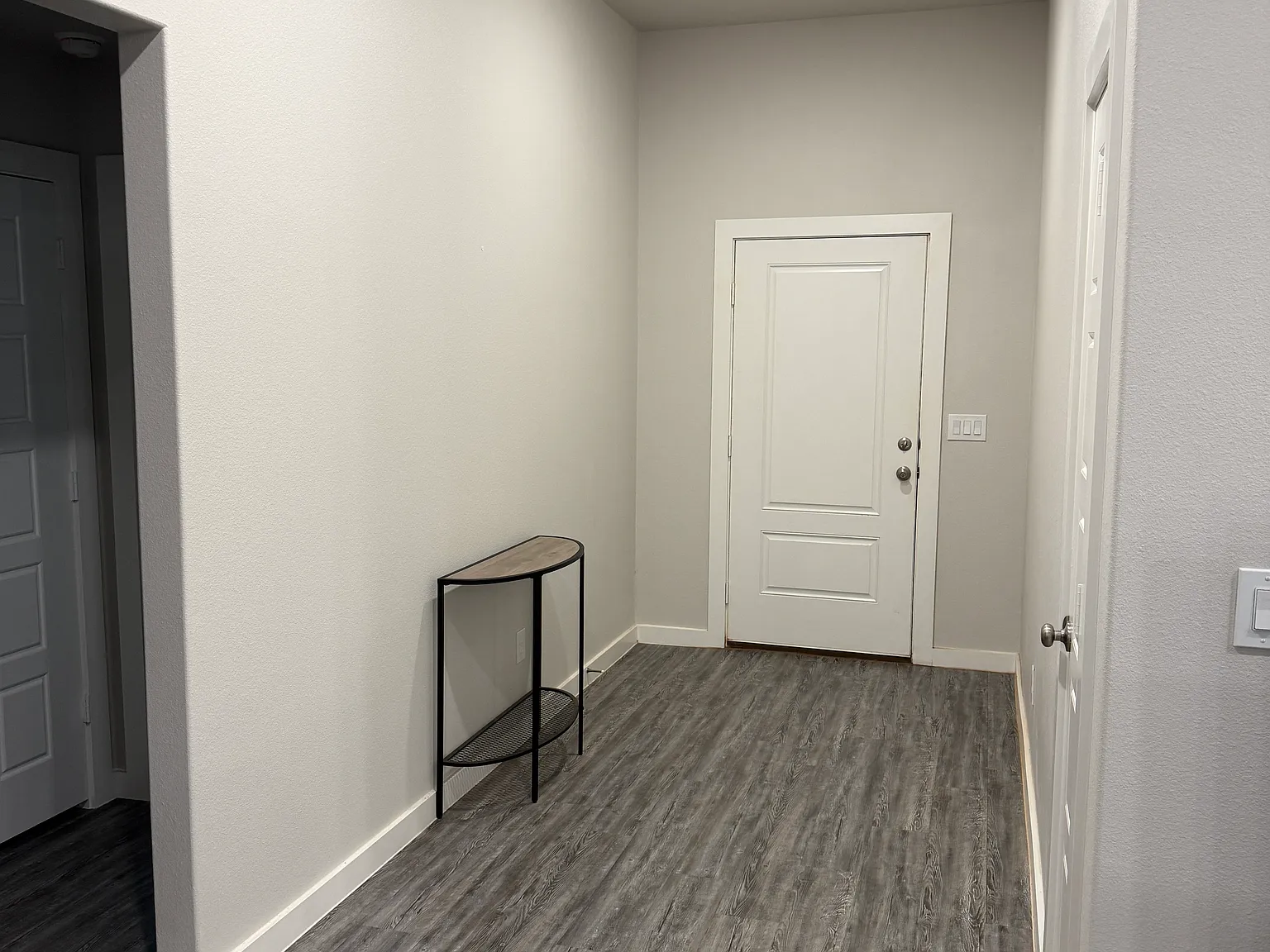 3 bed, 1600 sqft, $1,700 — Photo 2