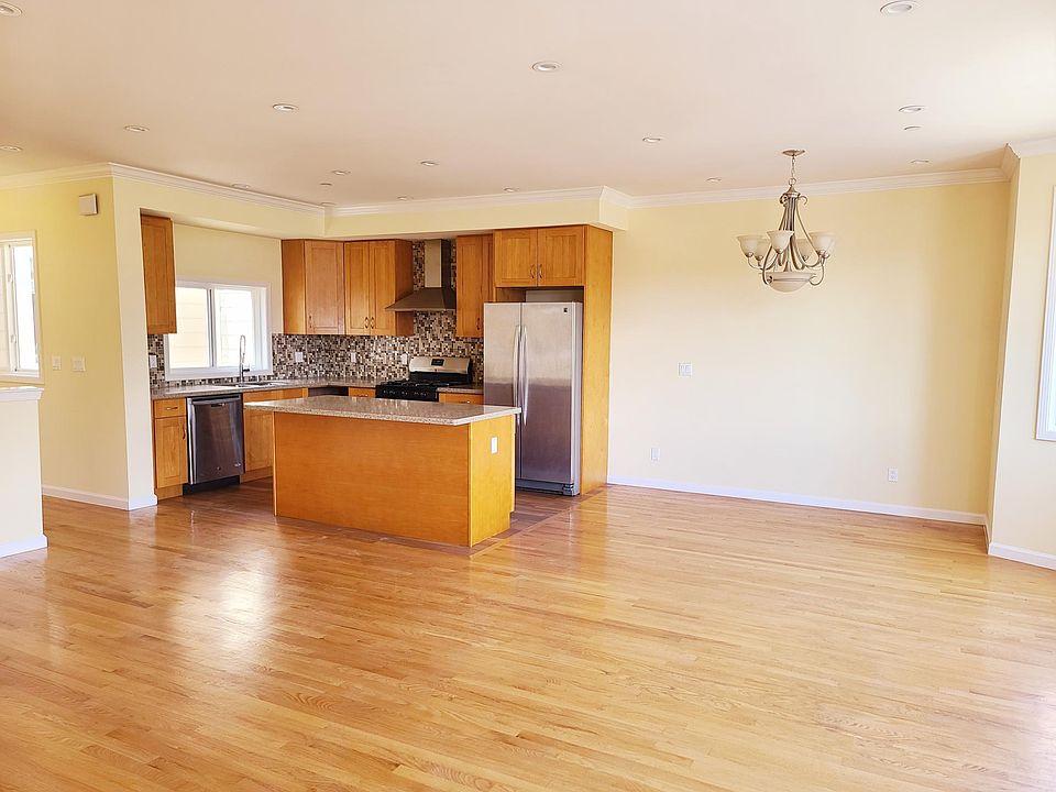 1st image of 150 3rd Ave