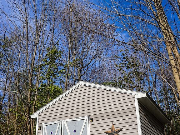 5th image of 1076 Curtiss Rd