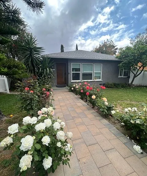 5442 Woodman Ave — Photo 1