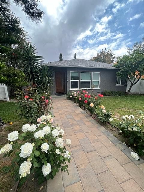 1st image of 5442 Woodman Ave