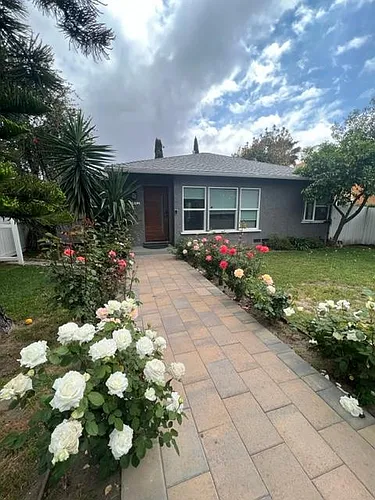 5442 Woodman Ave Photo 1