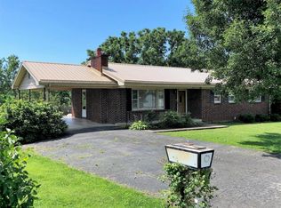 24121 Crimson Dr, Bristol, VA 24202