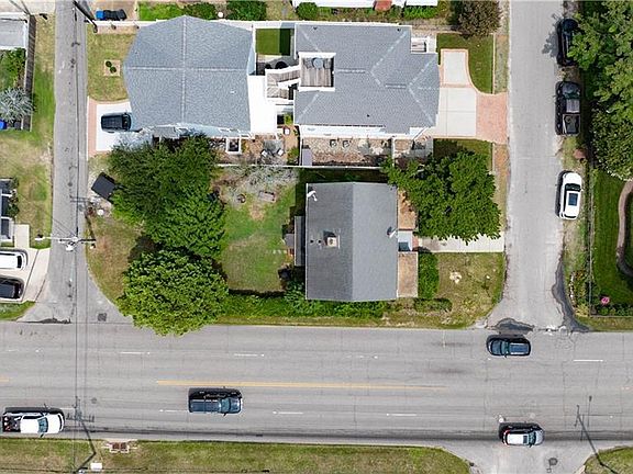 4th image of 121 55th St