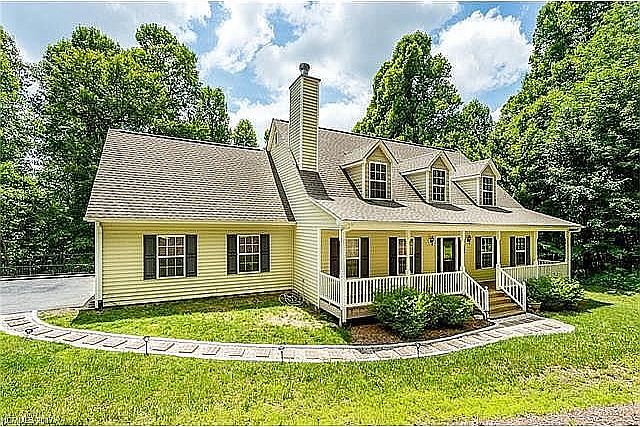 1st image of 141 Beechwood Cir