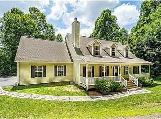 141 Beechwood Cir, Laurel Park, NC 28739