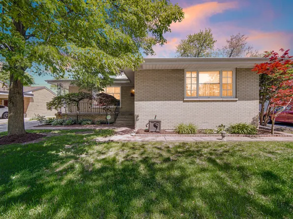 8215 Northcote Ave, Munster, IN 46321