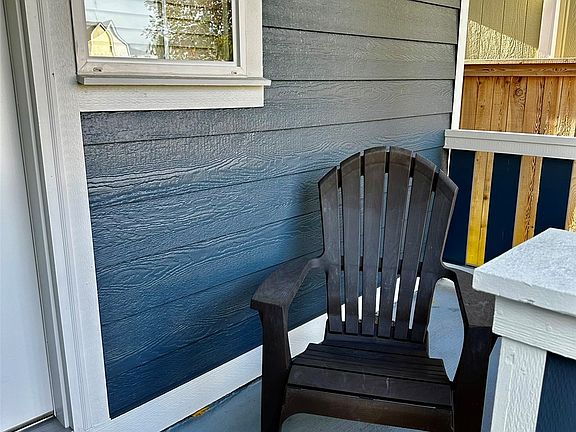 2nd image of 706 SE 29th