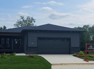 2005 Mulberry Ln, Carver, MN 55315