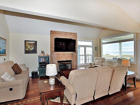 4th image of 3927 Central Ave #2