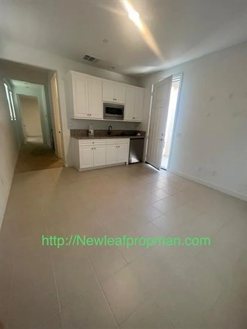 Building Photo - 1525 Winding Sun Dr