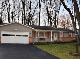 9 Log Cabin Cir, Fairport, NY 14450