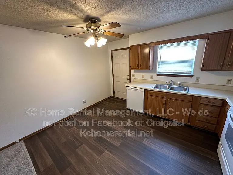 735 NE Barnes Dr #B — Photo 7