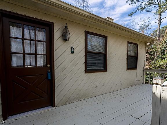 3rd image of 125 Emerald Cove Dr