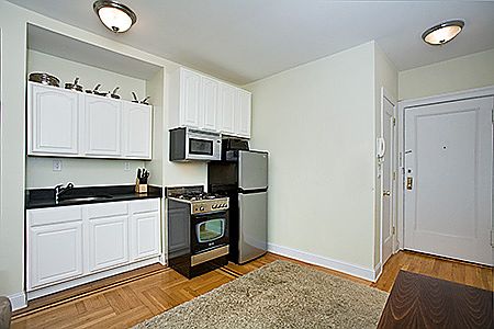 3rd image of 442 Hudson St #5C