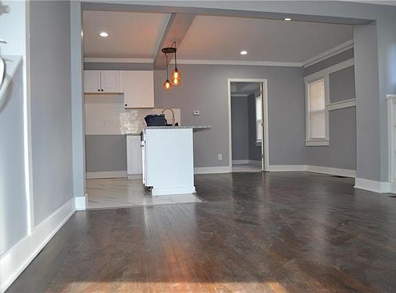 4th image of 3803 S Benton Ave