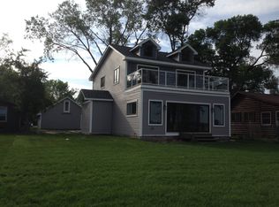 931 N Shore Dr, Forest Lake, MN 55025